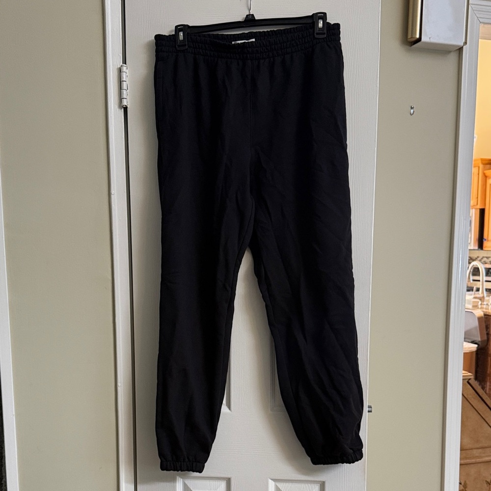 Never worn!! Hanes black jogger sweatpants size XL